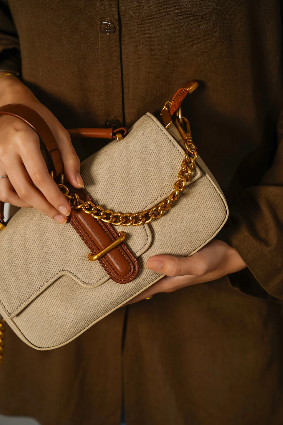 Women's Beige Yolu Top Handle Bag | Canvas Body | Chunky Gold Chain Handle | Tan Leather Trim