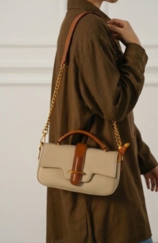 Signature chunky gold chain top handle — bold luxury statement