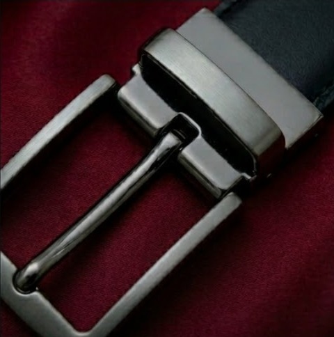 Rotating gunmetal buckle — switch sides in under 10 seconds