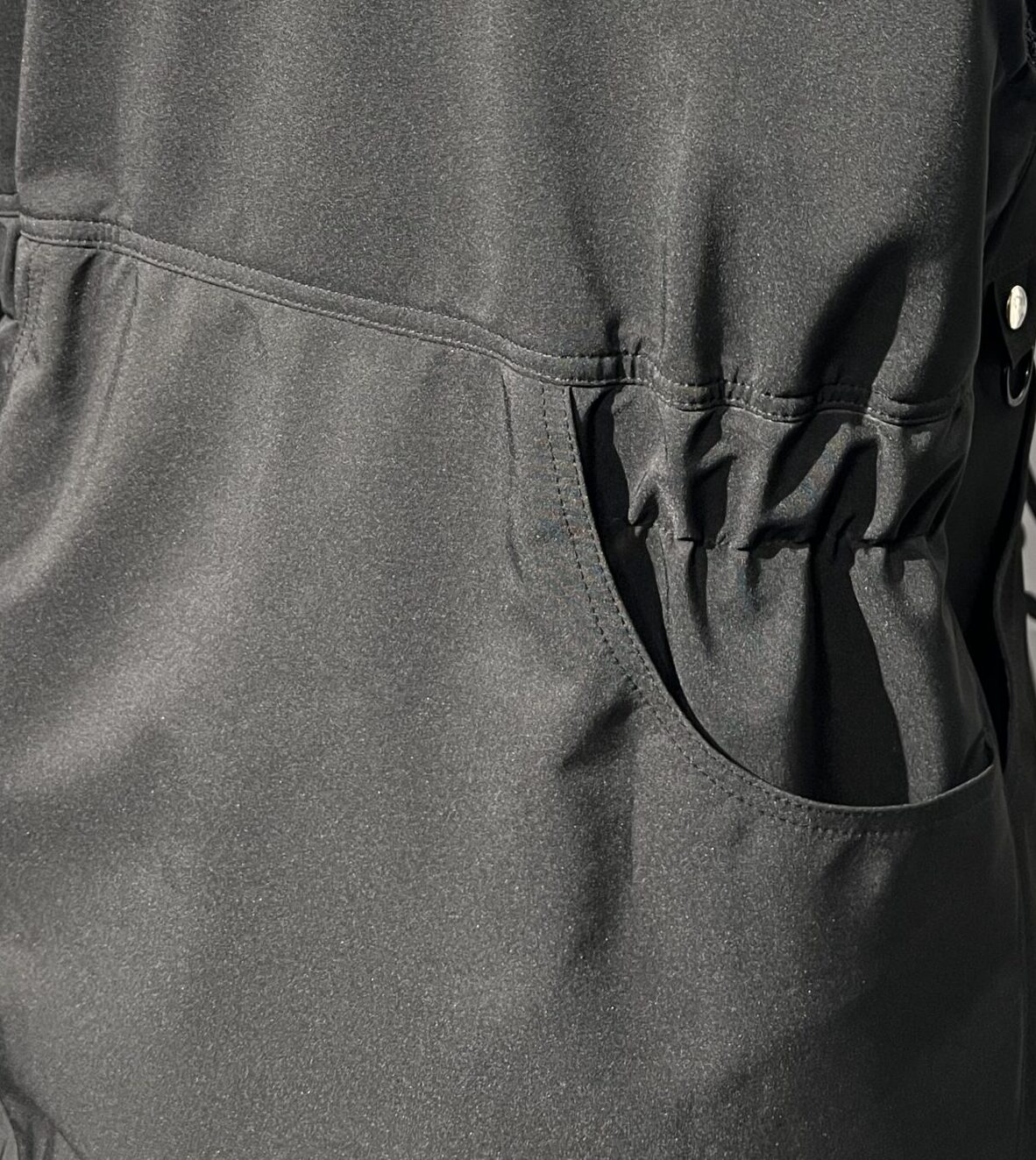 Multiple pockets for treats and training essentials
